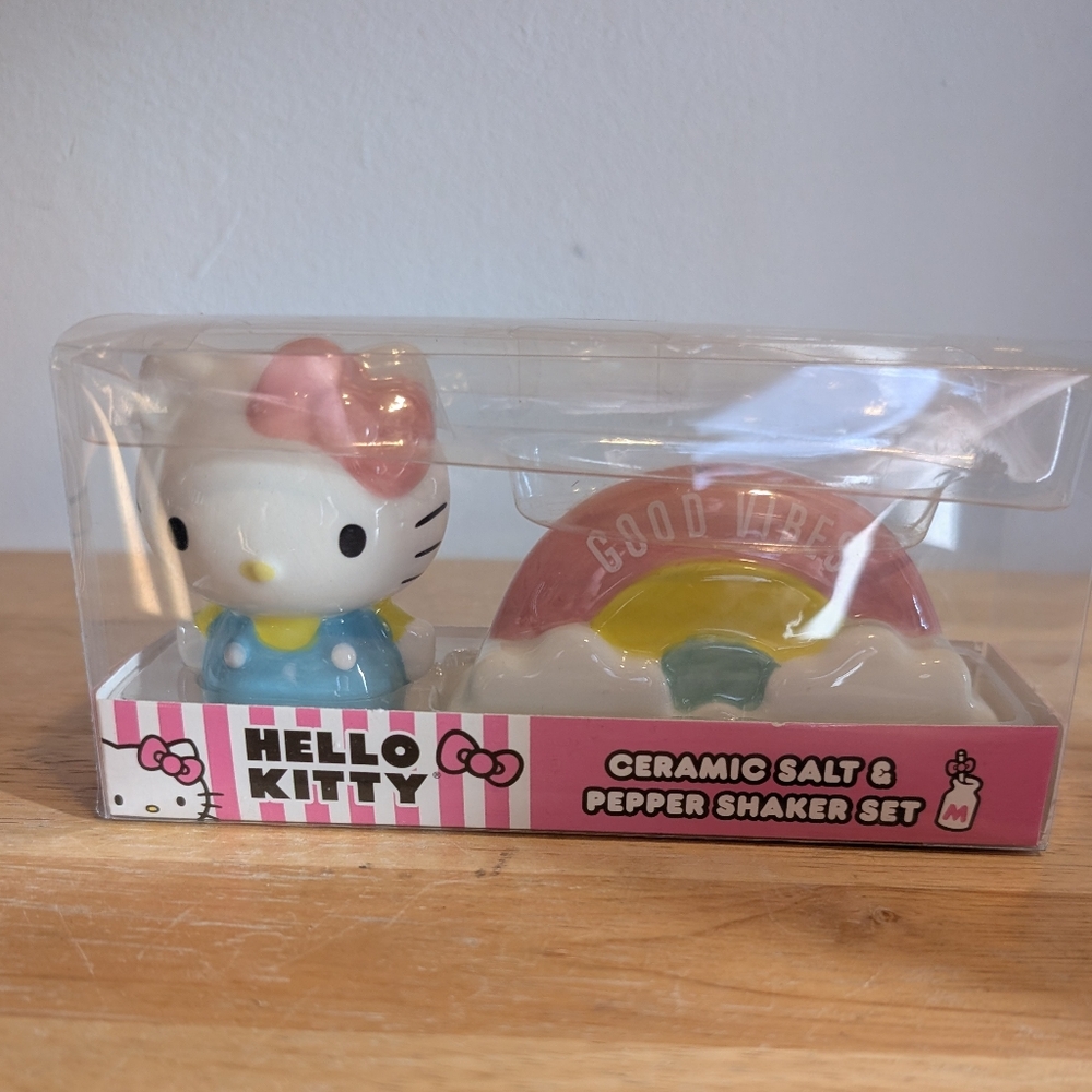 Hello Kitty Ceramic Salt & Pepper Shaker Set - Multicolor